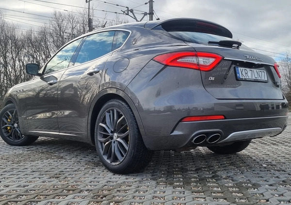 Maserati Levante cena 292999 przebieg: 53000, rok produkcji 2019 z Tarnobrzeg małe 631